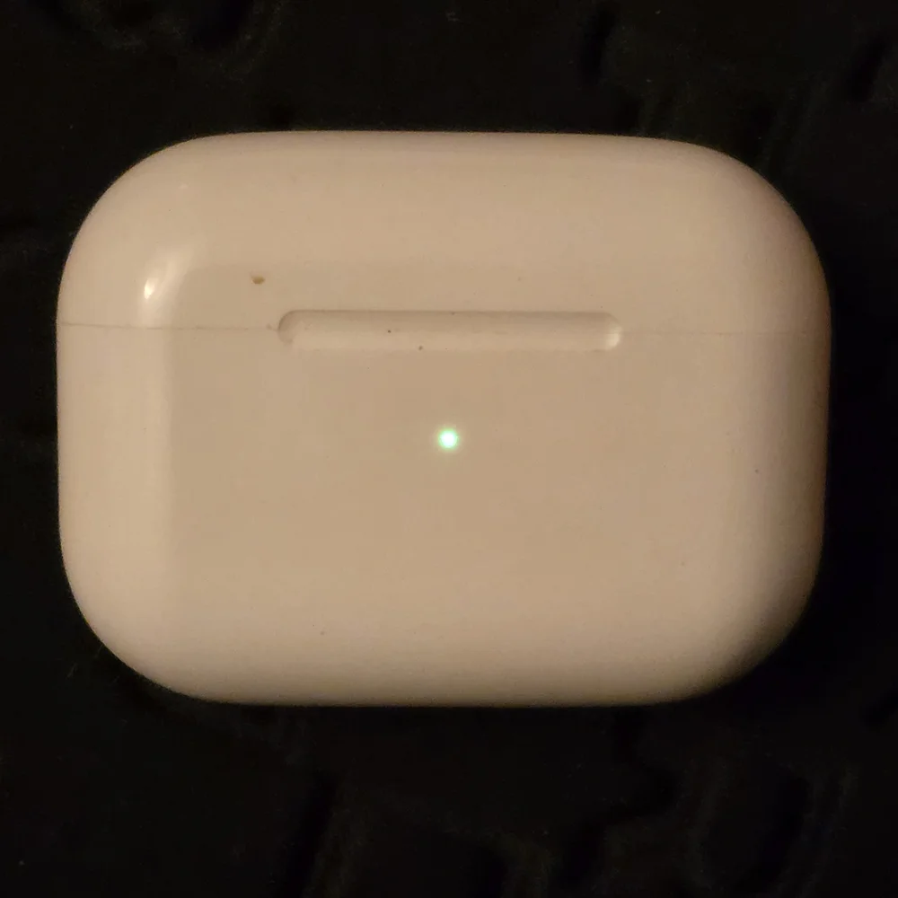 Apple Wireless Earbuds with Charging Case - White